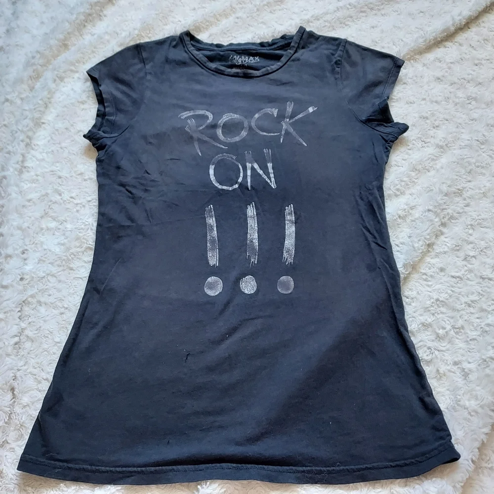 Mylie Cyrus + Max Azria Rock On Destructed Concert t-shirt Large Grunge Rocker